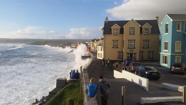 Lahinch -Beach -Surf- Hostel المظهر الخارجي الصورة
